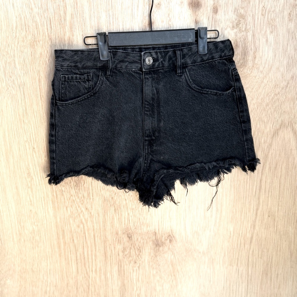 PACSUN. WOMEN Hign Rise Festival Black Jean Shorts Distressed size 29‎